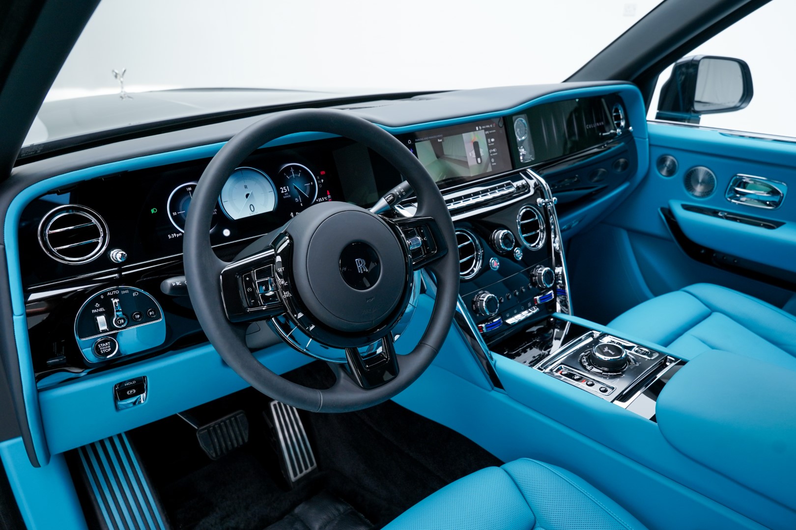 2025 ROLLS ROYCE CULLINAN | GCC | SANCTUARY SEATS | BESPOKE SOUND SYSTEM | CURTAINS